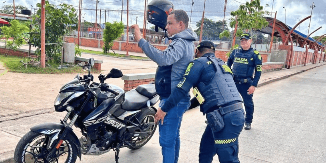 Miembros de la policía en Maicao ejecutando operativos en toda la ciudad.